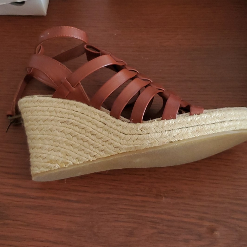 Sandals New - Picture 2 of 2